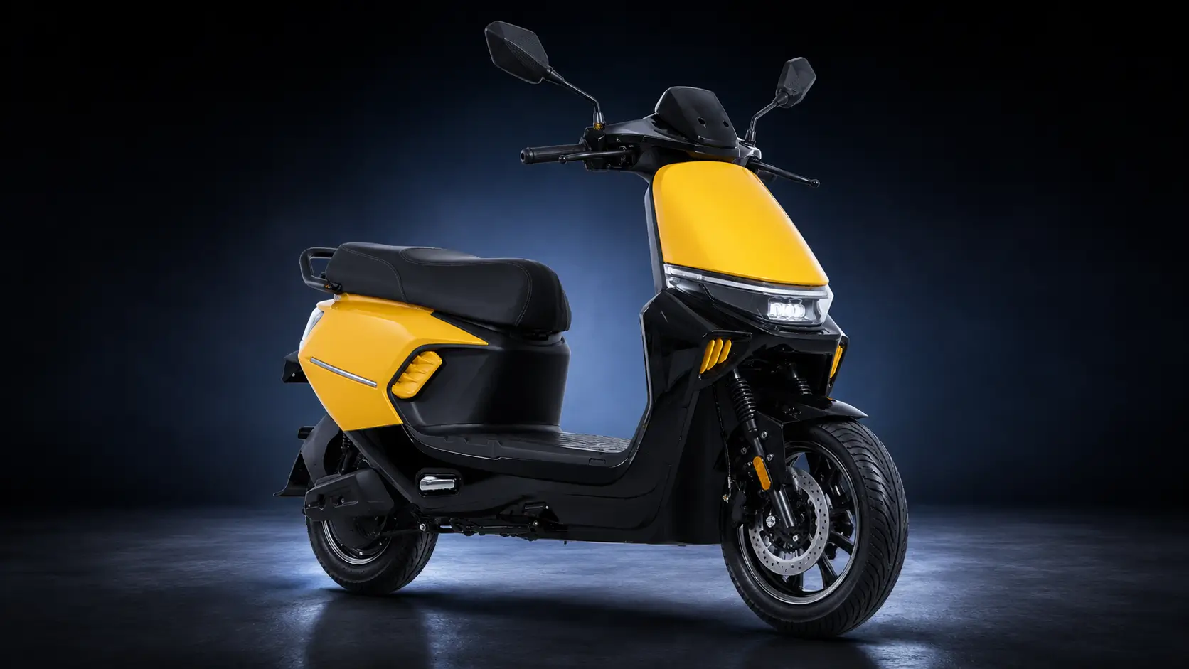 GYAAR NEO Electric Scooter side view